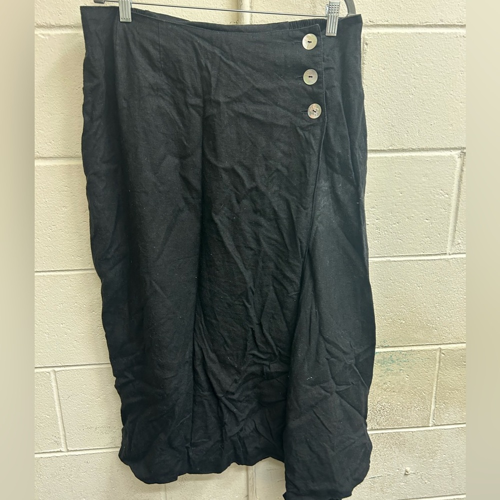 Woman’s Kathryn Deene size 20 black linen skirt
